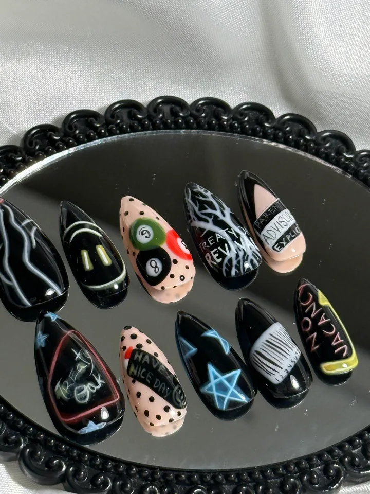 Treaty Oak press on nail design